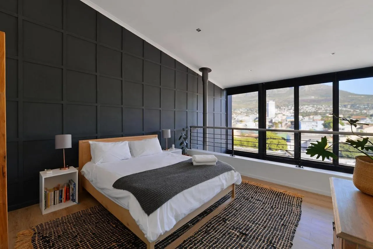 Top-Floor 2 Bed Unmatched Table Mountain Views Cape Town Apartment