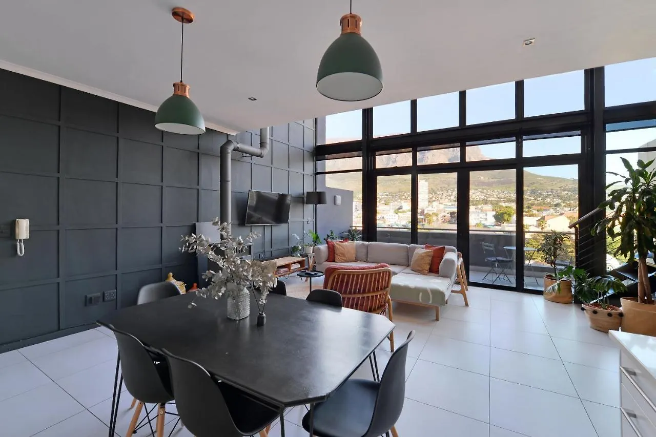 Top-Floor 2 Bed Unmatched Table Mountain Views Cape Town