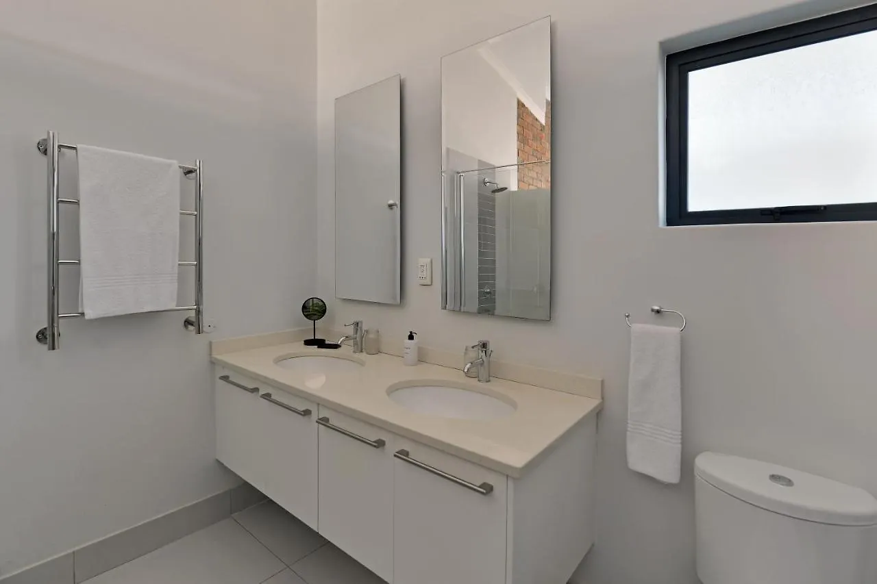 Top-Floor 2 Bed Unmatched Table Mountain Views Cape Town 0*,  South Africa